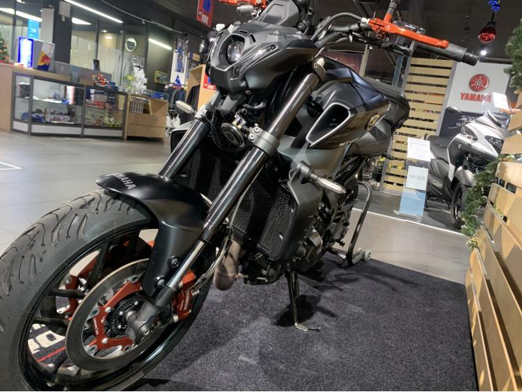 YAMAHA MT-09